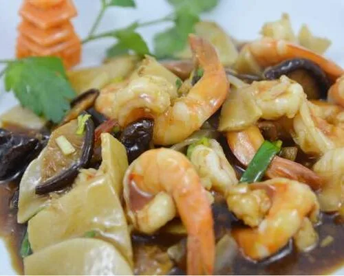 13e46b5015713f606835a1f4ef71f3f63a71f674002ef6633e1faec12d71862b 093.Gambas Con Setas Chinas Y Bambú